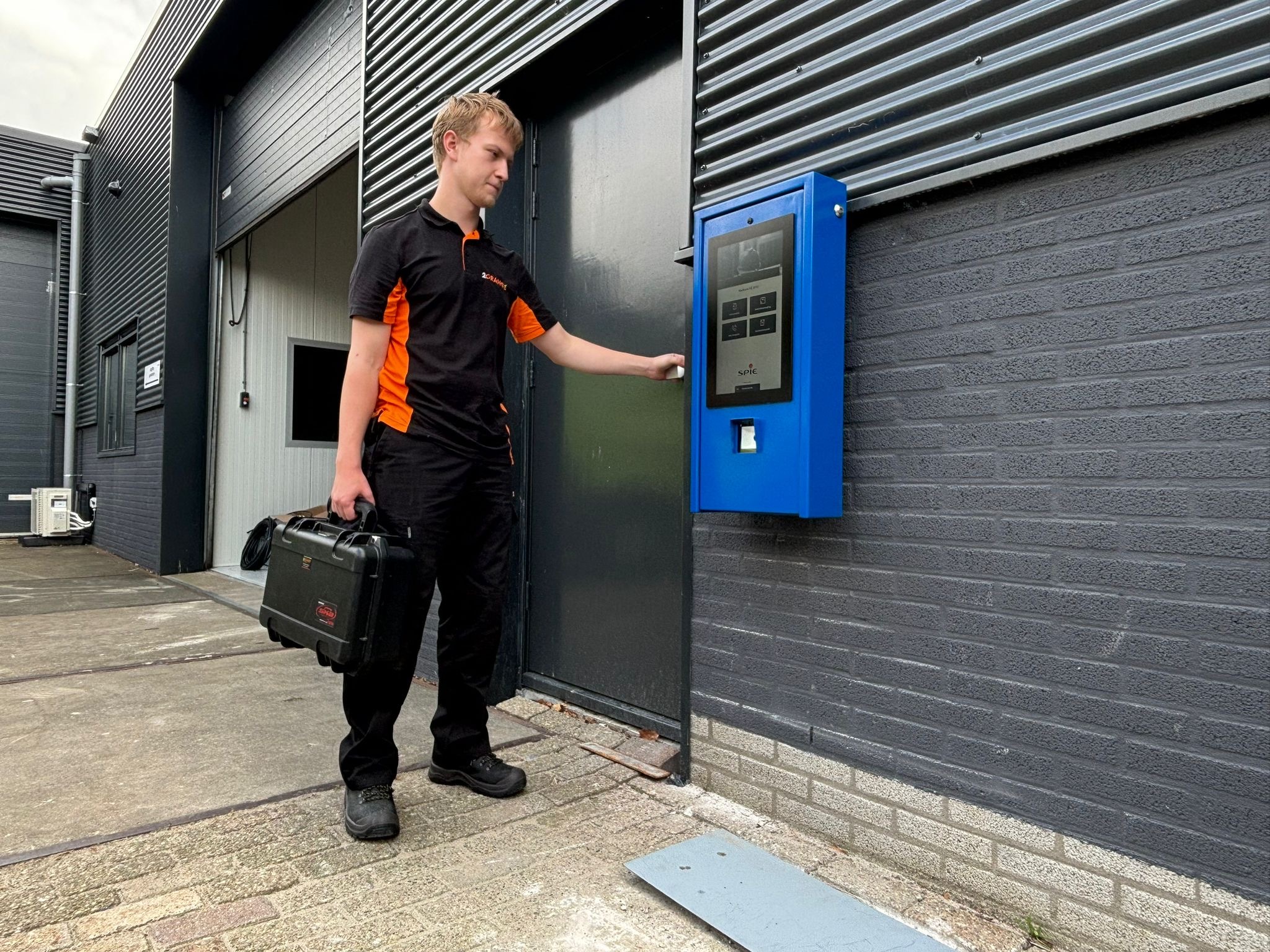 Employee entering after using the digital reception